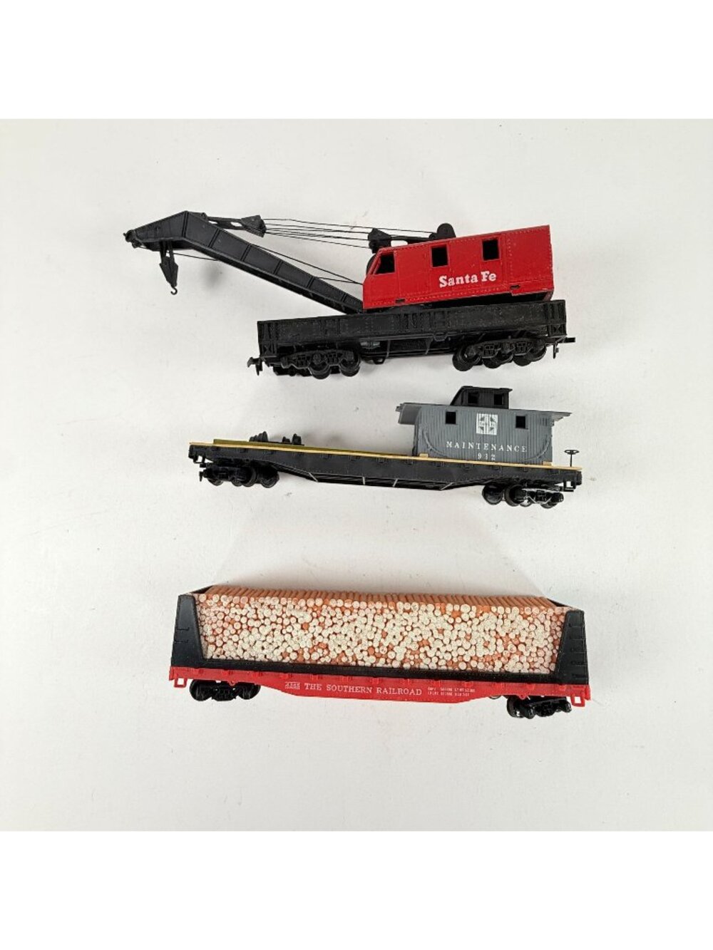 Vintage 1990s HO Scale Operating Crane Car w/ Boom Tender Action & Log Train Car